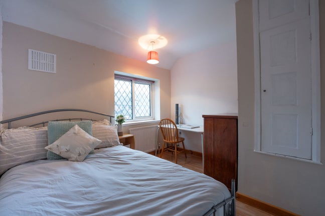 Spacious room walk to Science Park North station  Main Photo