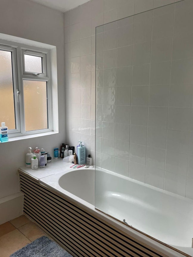 Lovely double bedroom available in Clapham South Main Photo