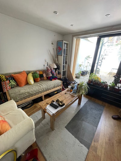 Two bedroom with large patio- Hackney Main Photo