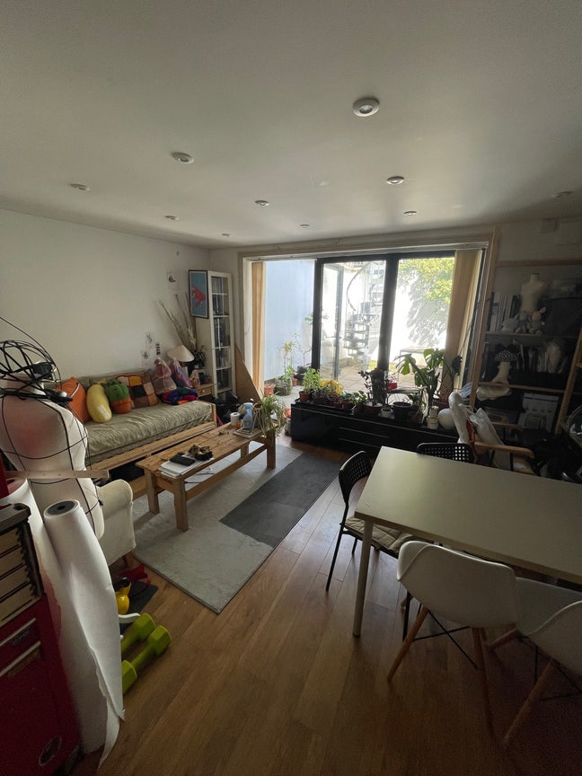 Two bedroom with large patio- Hackney Main Photo