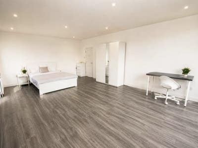 🌇 Private Balcony Double | All Bills In for &pound;300  Main Photo