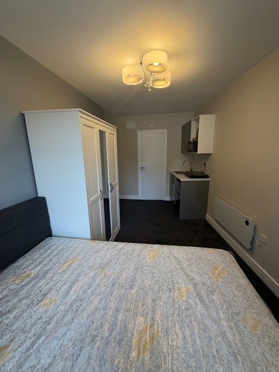 Brand New Studio Flat in Surbiton &pound;1100 Main Photo