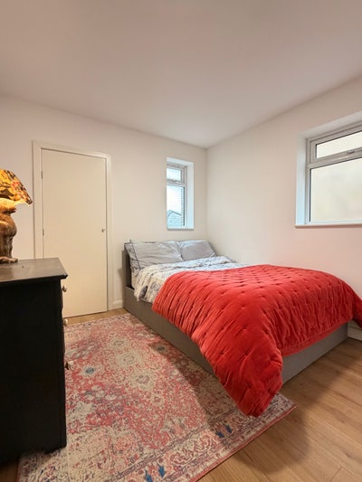 Cosy double room in NW London Main Photo