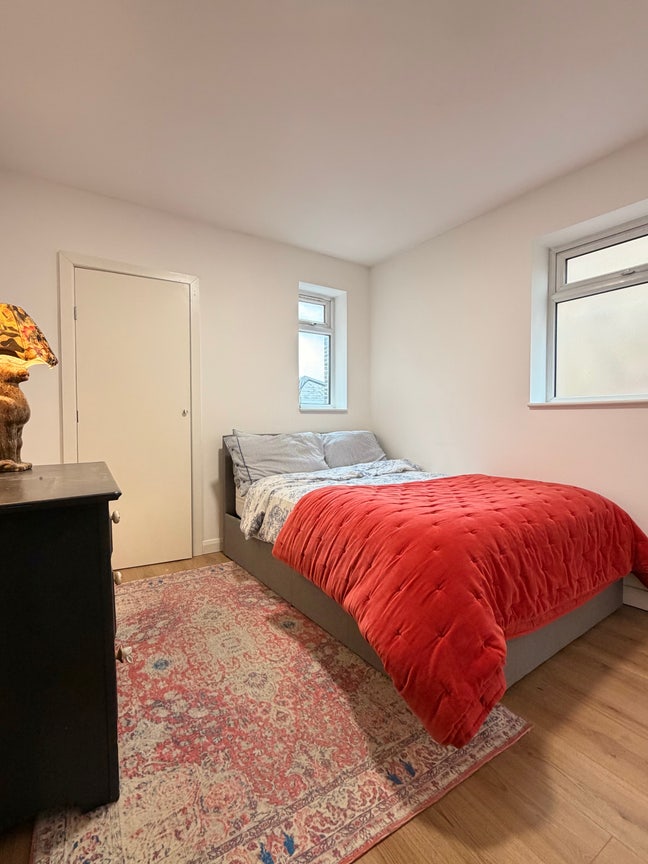 Cosy double room in NW London Main Photo