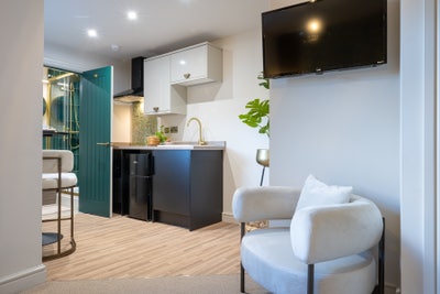 15 Minutes Walk to Bus Station! New studios Main Photo