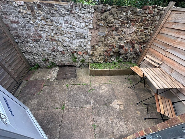 Small room. Big garden energy.  | &pound;625 bills inc Main Photo