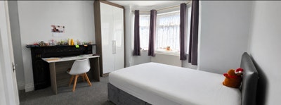 Town centre ensuite room female preferred Main Photo