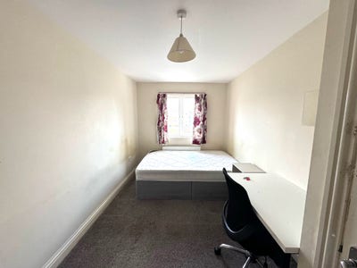 * Good Size Double  Modern Flat - for Couples * Main Photo