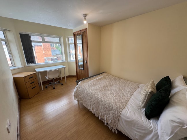 All Professional House Share - BILLS INC Main Photo