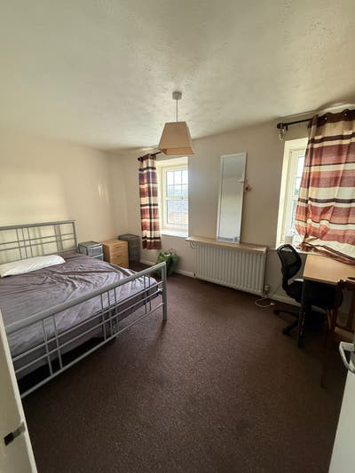 Rooms available in Egham/Holloway University Main Photo