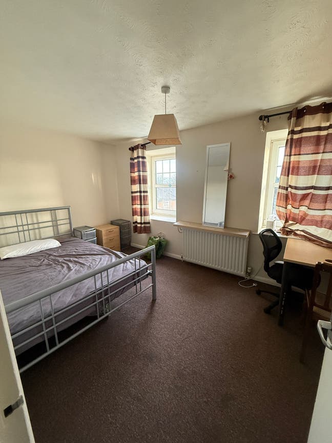 Rooms available in Egham/Holloway University Main Photo