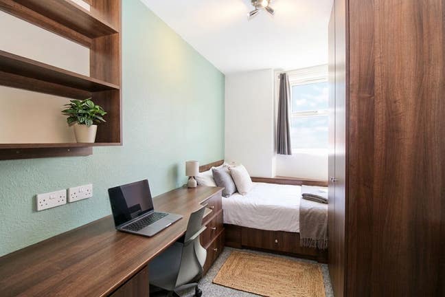 Bills Inc (w/ Cleaning) | Double Rooms | Burley Main Photo