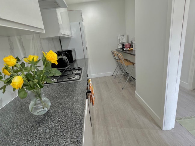 Move asap-Great opportunity-2 rooms-1 MIN ANGEL st Main Photo