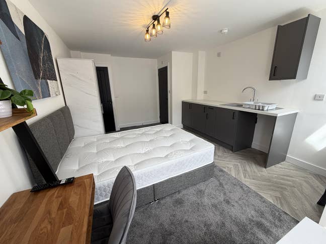 Beautifully presented 6-bedroom HMO Main Photo