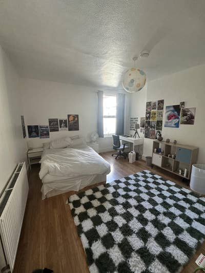Big Room Available August-October! Main Photo