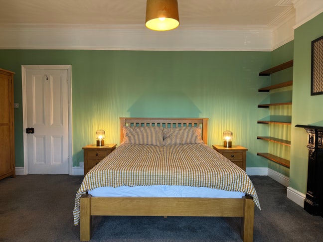 Large Furnished Double En Suite Bedroom Available Main Photo