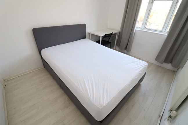 Modern Rooms E14 - 4BHK Nearby Tube ! Main Photo