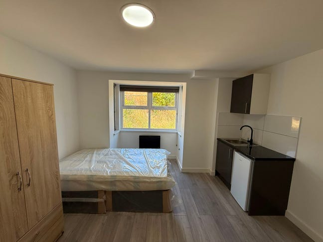 DSS - Studio Flat Available in West Drayton UB7 Main Photo