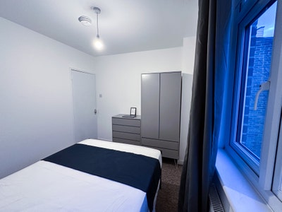 Nw-Single with Double Bed Steps Away Jubilee Line Main Photo