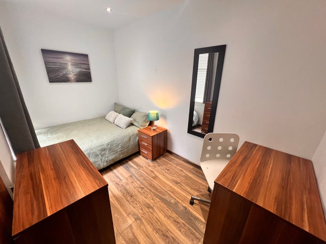 Room 8, Broadway, PE1  Main Photo
