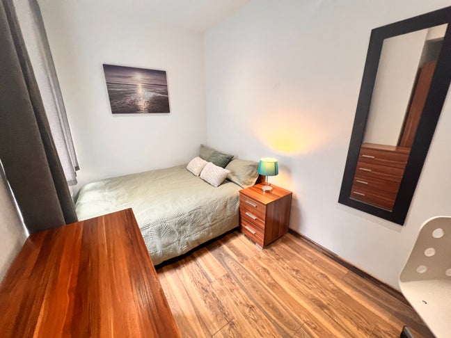 Room 8, Broadway, PE1  Main Photo