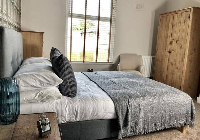 En-suite room available in L13 - Bills included Main Photo