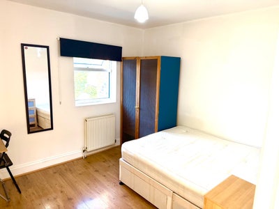 Large Double room W14 9BA F-3 Main Photo