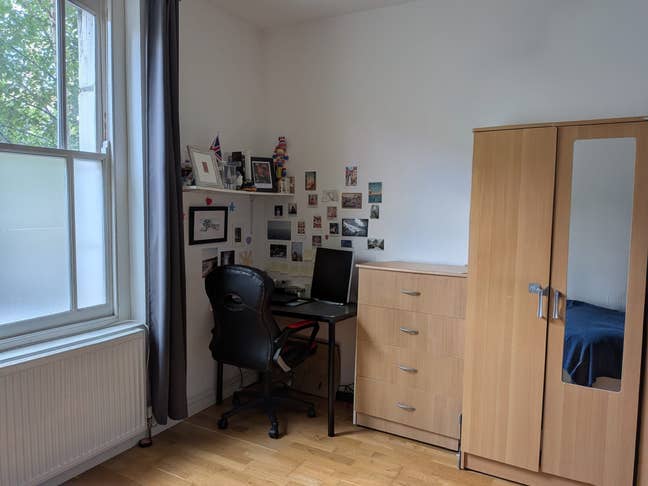 Double room in a friendly 3 bedroom flat Main Photo