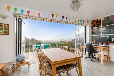 Large room in family home for 3 months- inc cat! Main Photo