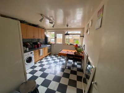 Double Room in Relaxed & Friendly Home Main Photo