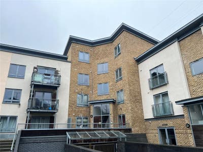 Fully Furnished 2 Bed Apartment  Main Photo
