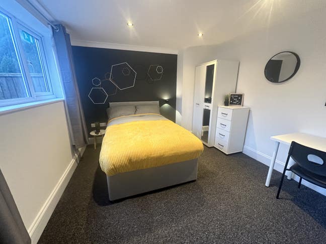 Private Cozy Room -Shared Home!  Near QMC/ City  Main Photo