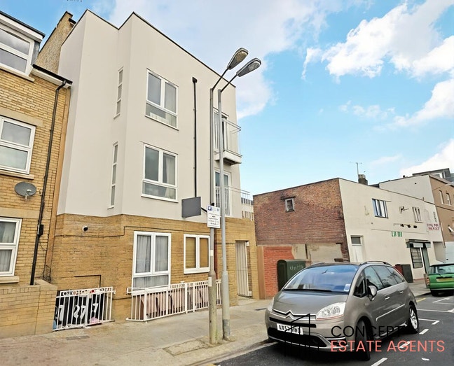 3 Bed 3 Bath Garden flat on Charlmont Road, SW17 Main Photo