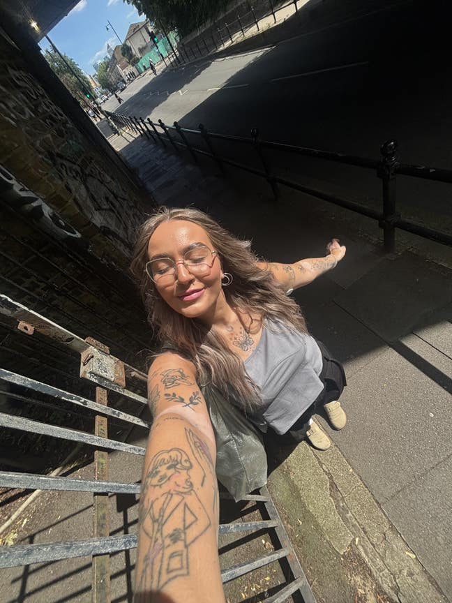 Professional Female seeks a double room Main Photo