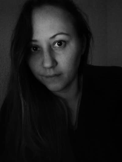 Professional Female seeks a single or double room Main Photo