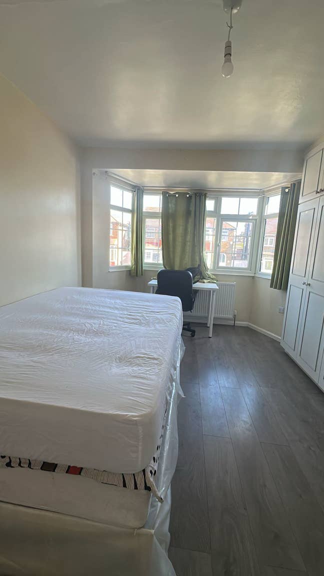Furnished Double room Bills included &pound;780 near sta Main Photo