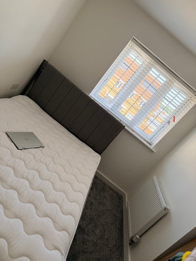 Modern Spacious Double Room Available  Main Photo