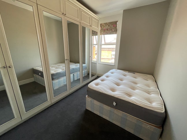 Double Room Convenient Location 10 mins to Jubilee Main Photo