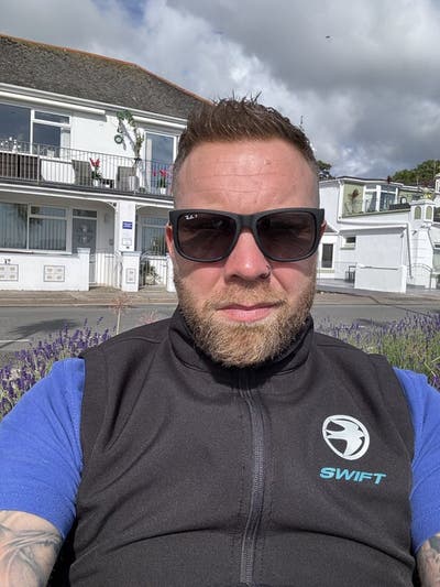 Hi.  I’m a 38 year old male. Renting a a r... Main Photo