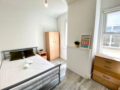 ++ Furnished room in a Spacious 4-Bed Flat Main Photo