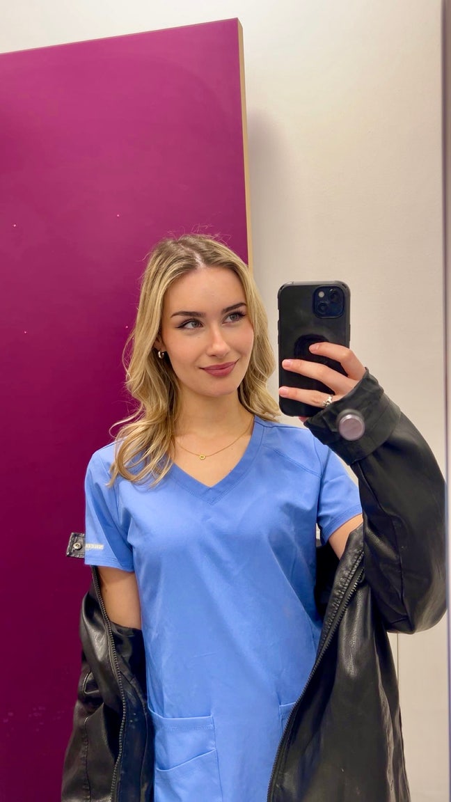 Professional Female seeks a single or double room Main Photo