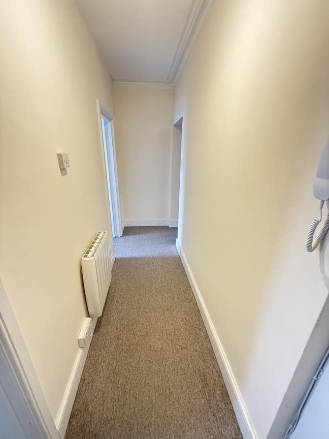 Studio Flat to Let High Street CroydonCR0 Inc Bill Main Photo
