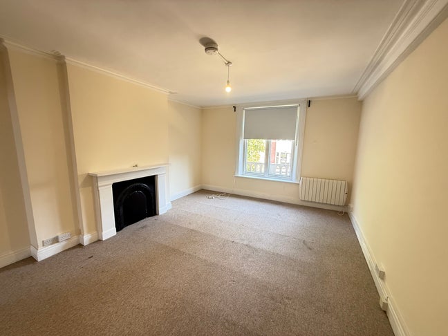 Studio Flat to Let High Street CroydonCR0 Inc Bill Main Photo