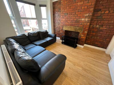 5 Bed 3 Bath available in Woodhouse Main Photo