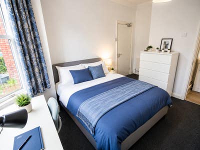 Lovely new ensuite rooms in professional house Main Photo