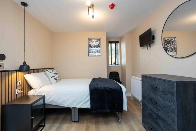 Brand New Ensuite Room for Easy, Stylish Living Main Photo