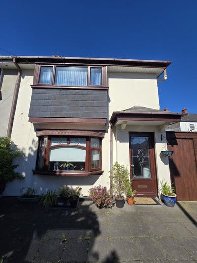 Modern Double Room Available – BT13, Belfast Main Photo