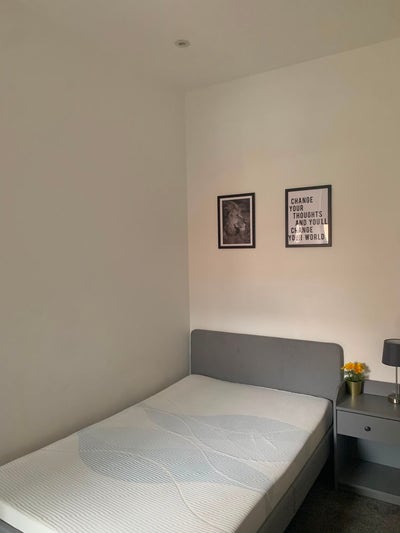Small double bedroom in Crouch End Main Photo