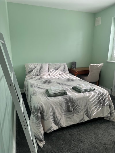 Sunny double room in Clapton Main Photo