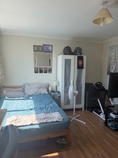 Room To Rent Main Photo